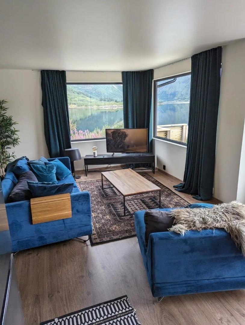 Villa Nydelig Hytte Med Fantastisk Beliggenhet Ved Sjoen à Laupstad Extérieur photo