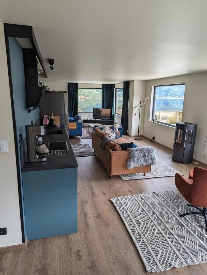 Villa Nydelig Hytte Med Fantastisk Beliggenhet Ved Sjoen à Laupstad Extérieur photo